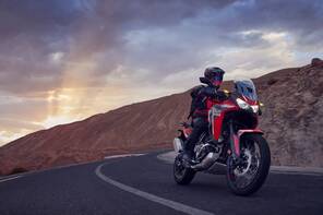 lenk-szinekben-es-uj-grafikakkal-erkeznek-a-2026os-africa-twin-:elenk-szinekben-es-uj-grafikakkal-erkeznek-a-2026-os-africa-twin-1.jpg